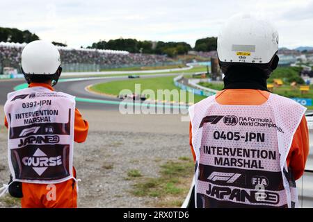 Suzuka, Japon. 22 septembre 2023. Ambiance du circuit - marshals côté piste. 22.09.2023. Formula 1 World Championship, Rd 17, Grand Prix du Japon, Suzuka, Japon, journée d'entraînement. Le crédit photo doit se lire : XPB/Press Association Images. Crédit : XPB Images Ltd/Alamy Live News Banque D'Images