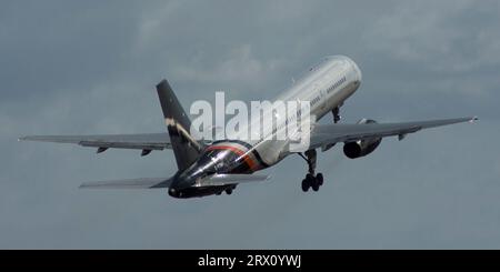 Boeing 757 de la aerolínea Titan Airways en el aeropuerto de Alicante Banque D'Images