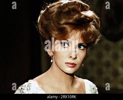 GINA LOLLOBRIGIDA dans L'HÔTEL PARADISO (1966), mise en scène par PETER GLENVILLE. Crédit : M.G.M. / Album Banque D'Images