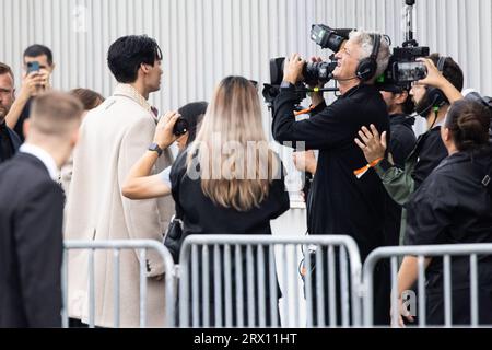 Milan, Italie. 21 septembre 2023. Win Metawin arrive au défilé Prada lors de la Fashion week de Milan vêtements pour femmes Printemps/été 2024 le 21 septembre 2023 à Milan, Italie. © photo : Cinzia Camela. Crédit : Agence photo indépendante/Alamy Live News Banque D'Images