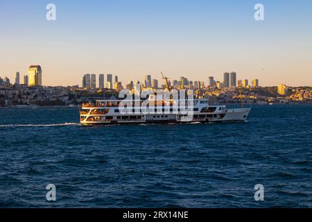 Célèbres ferries d'Istanbul photo de fond. Voyage à Istanbul concept photo. Banque D'Images