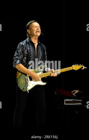 Naples, Salerne, Italie. 21 septembre 2023. Dodi Battaglia se produit lors du concert Pooh ''Amici x Sempre Tour'' en direct à l'Arena Flegrea le 21 septembre 2023 à Naples, Italie (crédit image : © Francesco Luciano/ZUMA Press Wire) À USAGE ÉDITORIAL SEULEMENT! Non destiné à UN USAGE commercial ! Banque D'Images
