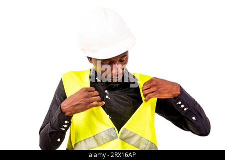 portrait d'un beau jeune homme ingénieur habillé pour le travail. Banque D'Images