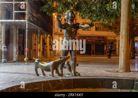 . Incroyable photographie de nuit autour de la Plaza de la Constitucion et de la rue marques de Larios. Malaga vieux centre-ville rues vides la nuit. Banque D'Images