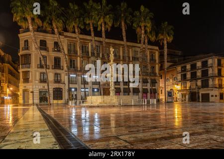 Incroyable photographie de nuit autour de la Plaza de la Constitucion et de la rue marques de Larios. Malaga vieux centre-ville rues vides la nuit. Malaga Banque D'Images