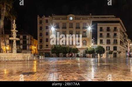 Incroyable photographie de nuit autour de la Plaza de la Constitucion et de la rue marques de Larios. Malaga vieux centre-ville rues vides la nuit. Malaga Banque D'Images