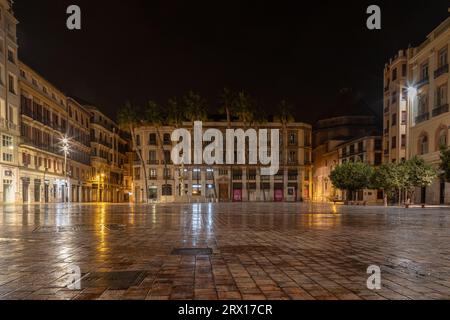 Incroyable photographie de nuit autour de la Plaza de la Constitucion et de la rue marques de Larios. Malaga vieux centre-ville rues vides la nuit. Malaga Banque D'Images