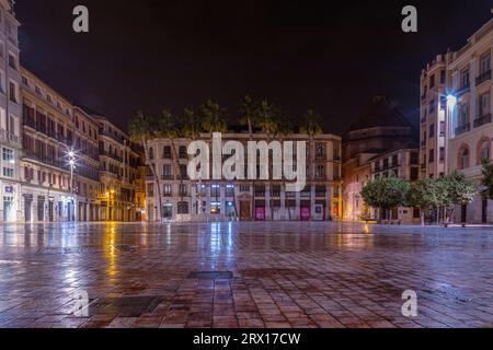 Incroyable photographie de nuit autour de la Plaza de la Constitucion et de la rue marques de Larios. Malaga vieux centre-ville rues vides la nuit. Malaga Banque D'Images