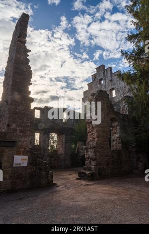 Les ruines du château de Zavelstein, à Bad Teinach-Zavelstein, Bade-Württemberg, Allemagne Banque D'Images