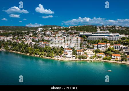 Vue panoramique aérienne de Neum, seule ville côtière de Bosnie-Herzégovine. Banque D'Images