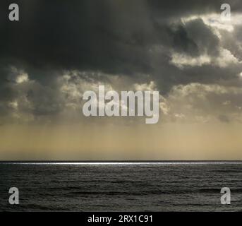 Soleil tardif sur la mer Banque D'Images
