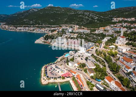 Vue panoramique aérienne de Neum, seule ville côtière de Bosnie-Herzégovine. Banque D'Images