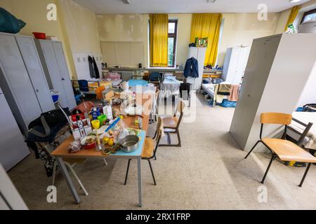 Olching, Allemagne. 22 septembre 2023. Vue sur un refuge d'asile à Olching, au nord-ouest de Munich. Crédit : Peter Kneffel/dpa/Alamy Live News Banque D'Images