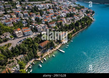 Vue panoramique aérienne de Neum, seule ville côtière de Bosnie-Herzégovine. Banque D'Images