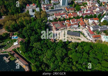 Vue aérienne drone de la ville de Heviz en Hongrie avec bains thermaux. Banque D'Images