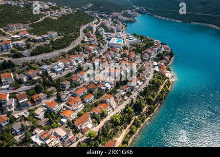 Vue panoramique aérienne de Neum, seule ville côtière de Bosnie-Herzégovine. Banque D'Images