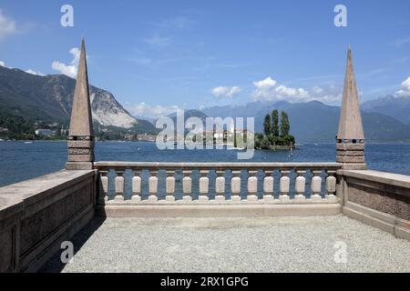 Vue sur Isola dei Pescatori depuis Isola Bella, Stresa. Banque D'Images