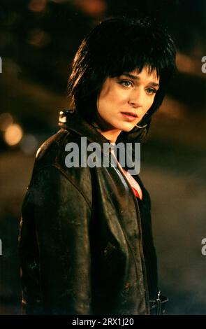 VALERIA GOLINO dans ESCAPE FROM L. A. (1996), réalisé par JOHN CARPENTER. Crédit : PARAMOUNT PICTURES/RYSHER ENTERTAINMENT / Album Banque D'Images