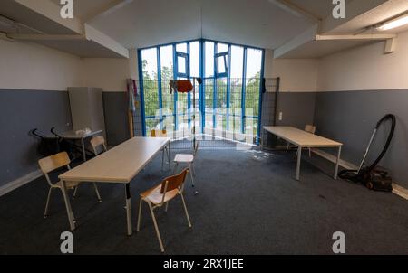 Olching, Allemagne. 22 septembre 2023. Vue sur le couloir d'un refuge d'asile à Olching, au nord-ouest de Munich. Crédit : Peter Kneffel/dpa/Alamy Live News Banque D'Images