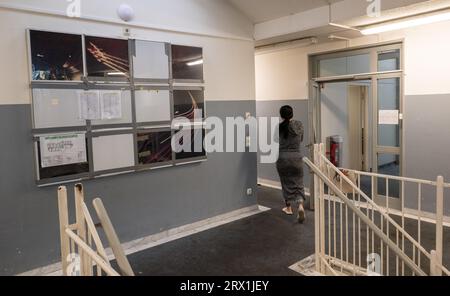 Olching, Allemagne. 22 septembre 2023. Vue sur un refuge d'asile à Olching, au nord-ouest de Munich. Crédit : Peter Kneffel/dpa/Alamy Live News Banque D'Images