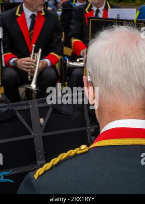 Le groupe de Tingley Brass se produit un dimanche après-midi à Rounhay Park, Leeds, Royaume-Uni. Banque D'Images