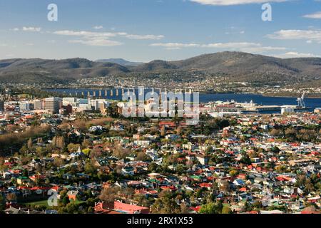 Vue sur Hobart vers la rivière Derwent à Hobart, Tasmanie, Australie Banque D'Images