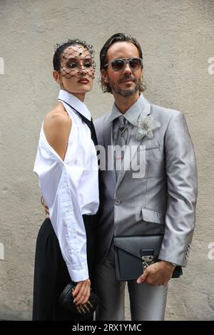 Milan, Italie. 21 septembre 2023. Les amateurs de mode et les influenceurs posent pour des photos pendant la Fashion week de Milan. (Photo Marina Takimoto/SOPA Images/Sipa USA) crédit : SIPA USA/Alamy Live News Banque D'Images