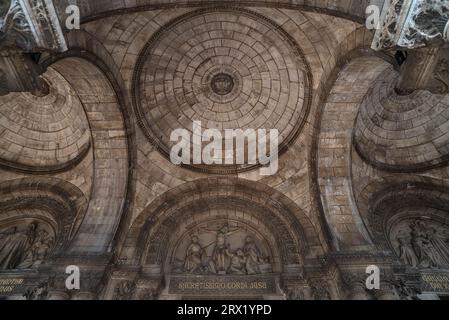 Voûte en dôme dans le vestibule de la basilique du Sacré-cœur, église de Motmartre, Paris, France Banque D'Images