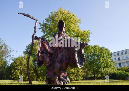 Londres, Angleterre, Royaume-Uni. 22 septembre 2023. Friend de Josh Smith, qui fait partie de Frieze Sculpture, une exposition gratuite en plein air dans Regent's Park. (Image de crédit : © Vuk Valcic/ZUMA Press Wire/Alamy Live News) USAGE ÉDITORIAL SEULEMENT! Non destiné à UN USAGE commercial ! Banque D'Images