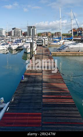 Ocean Village Marina avec bateaux et bâtiments Banque D'Images