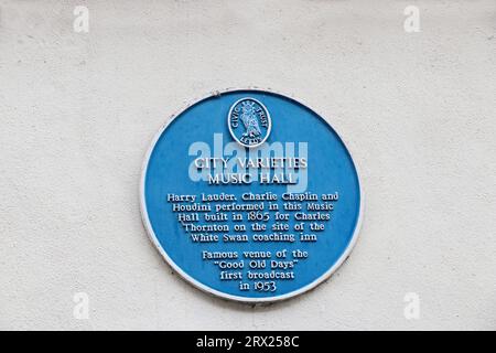 Civic Trust, Leeds plaque bleue sur le mur du City Varieties Music Hall, Leeds Banque D'Images