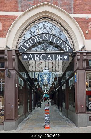 Signez l'entrée de Thornton's Arcade, Leeds Banque D'Images