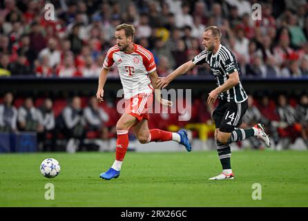 Harry Kane FC Bayern Muenchen FCB (09) vs Christian Eriksen Manchester United Manu (14) Champions League, Allianz Arena, Munich, Bayern, Allemagne Banque D'Images