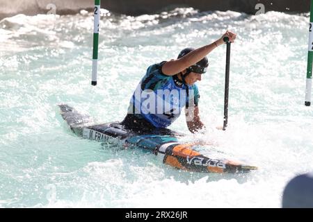 Waltham Cross, Royaume-Uni. 22 septembre 2023. Les Championnats du monde 2023 de slalom en canoë de l’ICF se déroulent au Lee Valley White Water Centre. Mallory Franklin, de Grande-Bretagne, se qualifie pour la finale C1 féminine. Crédit : Eastern Views/Alamy Live News Banque D'Images