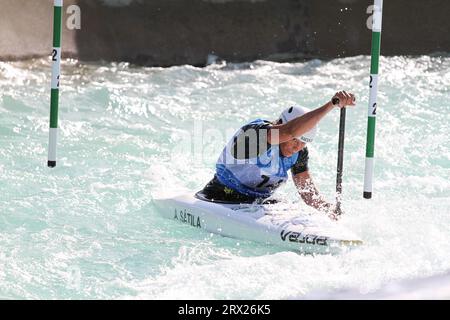 Waltham Cross, Royaume-Uni. 22 septembre 2023. Les Championnats du monde 2023 de slalom en canoë de l’ICF se déroulent au Lee Valley White Water Centre. Ana Satila, du Brésil, se rend en finale en tant que leader général de la finale C1 féminine. Crédit : Eastern Views/Alamy Live News Banque D'Images