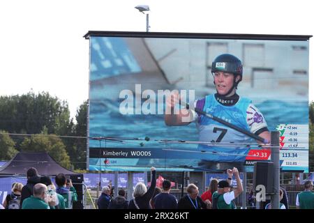 Waltham Cross, Royaume-Uni. 22 septembre 2023. Les Championnats du monde 2023 de slalom en canoë de l’ICF se déroulent au Lee Valley White Water Centre. Kimberley Woods, britannique, se rend jusqu'à la finale de C1 féminine. Crédit : Eastern Views/Alamy Live News Banque D'Images