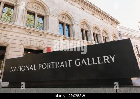 Angleterre, Londres, National Portrait Gallery, panneau d'entrée principal de Ross place Banque D'Images