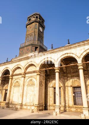 La mosquée Muhammad Ali de l'ère ottomane, achevée en 1848, surplombant le Caire du sommet de la Citadelle, le Caire, l'Égypte, l'Afrique du Nord, l'Afrique Banque D'Images