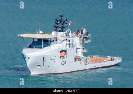 Portland, Dorset, Royaume-Uni. 22 septembre 2023. Le RFA Proteus navigue dans le port de Portland dans le Dorset après l'achèvement des travaux de conversion. Cet ancien navire commercial construit en 2017, a été acheté en janvier 2023 pour 70 millions de livres sterling et est le premier navire britannique Multi-Role Ocean surveillance (MROS). Il a été acheté en réponse aux menaces croissantes qui pèsent sur les infrastructures sous-marines critiques. Elle sera officiellement nommée lors d'une cérémonie qui se tiendra à Londres en octobre. Crédit photo : Graham Hunt/Alamy Live News Banque D'Images