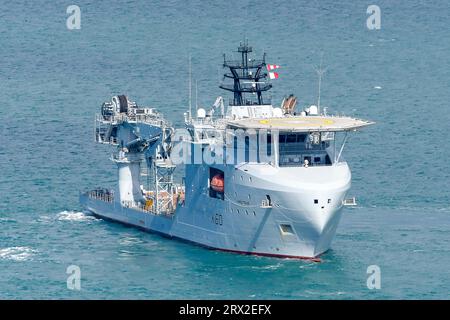 Portland, Dorset, Royaume-Uni. 22 septembre 2023. Le RFA Proteus navigue dans le port de Portland dans le Dorset après l'achèvement des travaux de conversion. Cet ancien navire commercial construit en 2017, a été acheté en janvier 2023 pour 70 millions de livres sterling et est le premier navire britannique Multi-Role Ocean surveillance (MROS). Il a été acheté en réponse aux menaces croissantes qui pèsent sur les infrastructures sous-marines critiques. Elle sera officiellement nommée lors d'une cérémonie qui se tiendra à Londres en octobre. Crédit photo : Graham Hunt/Alamy Live News Banque D'Images