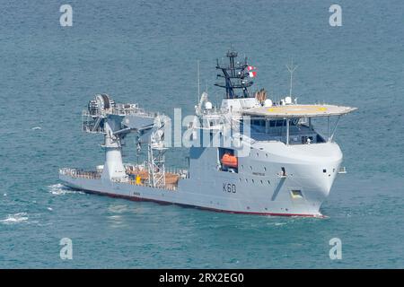 Portland, Dorset, Royaume-Uni. 22 septembre 2023. Le RFA Proteus navigue dans le port de Portland dans le Dorset après l'achèvement des travaux de conversion. Cet ancien navire commercial construit en 2017, a été acheté en janvier 2023 pour 70 millions de livres sterling et est le premier navire britannique Multi-Role Ocean surveillance (MROS). Il a été acheté en réponse aux menaces croissantes qui pèsent sur les infrastructures sous-marines critiques. Elle sera officiellement nommée lors d'une cérémonie qui se tiendra à Londres en octobre. Crédit photo : Graham Hunt/Alamy Live News Banque D'Images