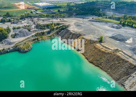 Vue aérienne d'une carrière de roche remplie d'eau, Pennsylvanie, USA Banque D'Images