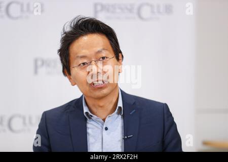 Munich, Allemagne. 22 septembre 2023. RA Chan-JO Jun BEI der Diskussion mit dem Thema Verdachtsberichterstattung : was darf der Journalismus, was nicht - und was muss er? AM 22.9.2023 im Pressolib à München. -- avocat Chan-JO Jun à la discussion avec le sujet suspicion reportage : Qu'est-ce que le journalisme est autorisé à faire, qu'est-ce que pas - et que doit-il faire? Le 22.9.2023 à Munich, Allemagne. (Photo Alexander Pohl/Sipa USA) crédit : SIPA USA/Alamy Live News Banque D'Images