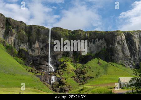 Cascade relaxante en islande Banque D'Images