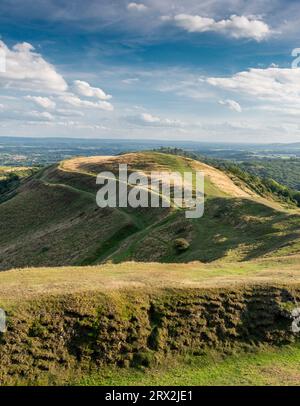 Extrémité sud de Malvern Hills, belles collines lisses, zone de marche populaire, belles vues sur l'ancienne colline, vers la campagne Glouce Banque D'Images