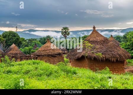 Cabanes de boue traditionnelles, Nord Cameroun, Afrique Banque D'Images