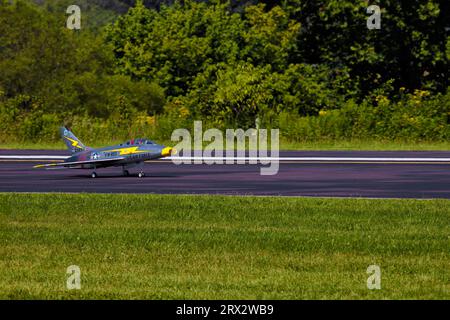 Mountain City, Tennessee : 26 août 2023 : des avions radio Control effectuent des décollages, des manœuvres acrobatiques et des atterrissages pendant le Jet Precision Aerobatic NAT Banque D'Images