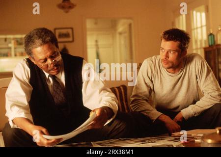 SEVEN 1995 New Line Cinema film avec Brad Pitt à droite et Morgan Freeman Banque D'Images