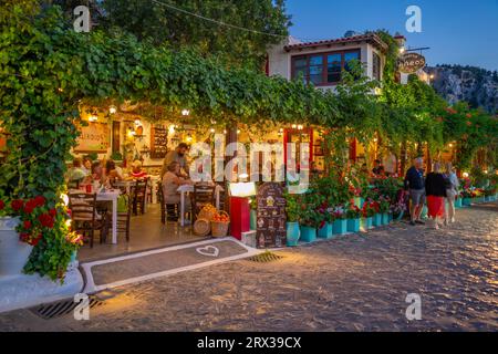 Vue du restaurant à Zia Sunset View au crépuscule, Zia Village, Kos Town, Kos, Dodécanèse, îles grecques, Grèce, Europe Banque D'Images