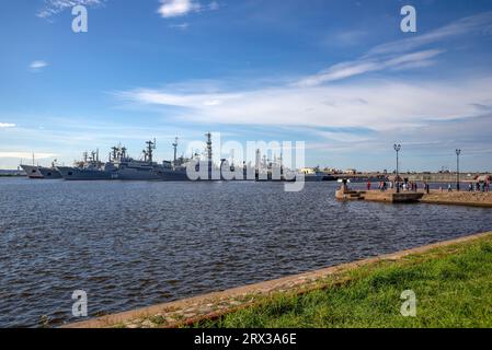 CRONSTADT, RUSSIE - 16 SEPTEMBRE 2023 : matin sur le remblai de Cronstadt, Russie Banque D'Images